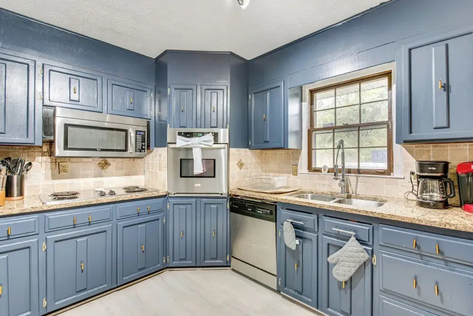 6 Mi to Airport: Riverdale Home w/ Private Pool!