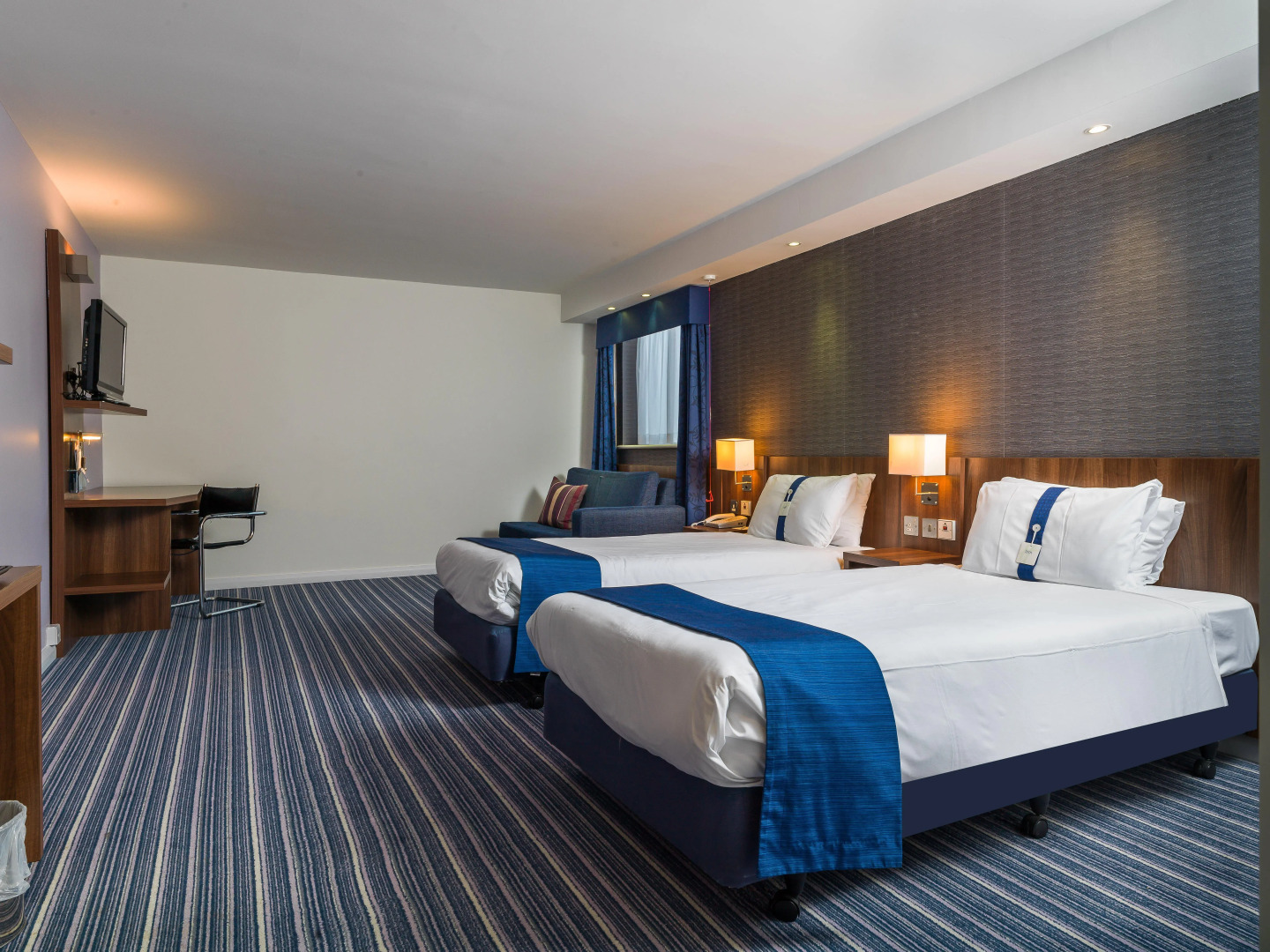 Holiday Inn Express London Gatwick - Crawley by IHG