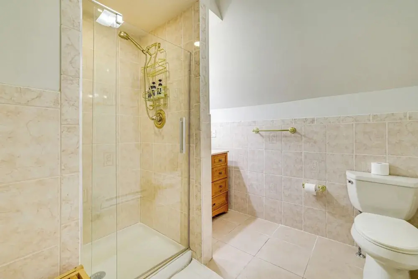 Hot Tub + Decks: Tree-lined Retreat in Pocono Lake