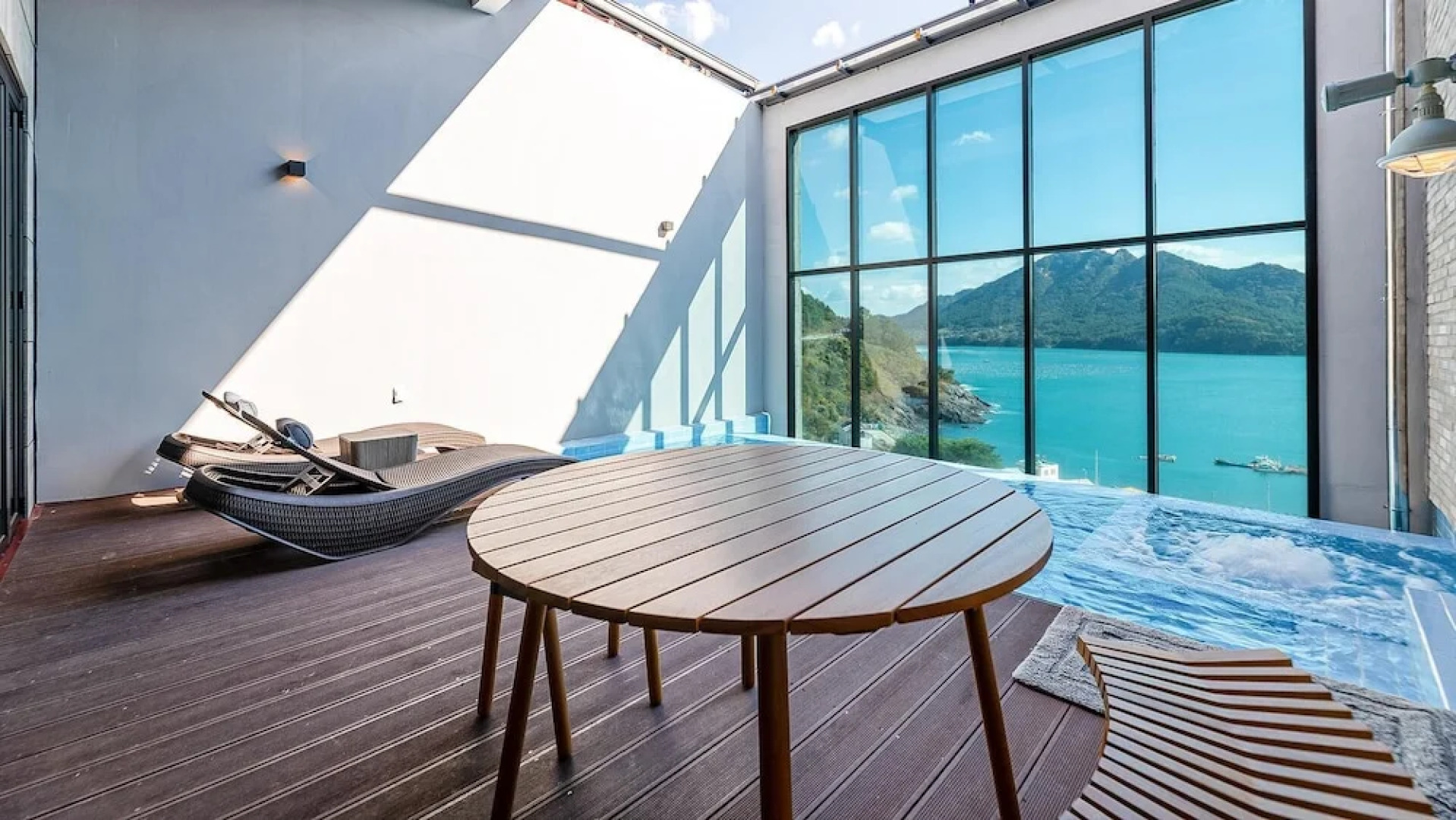 Tongyeong Saryangdo Elphis36 Poolvilla