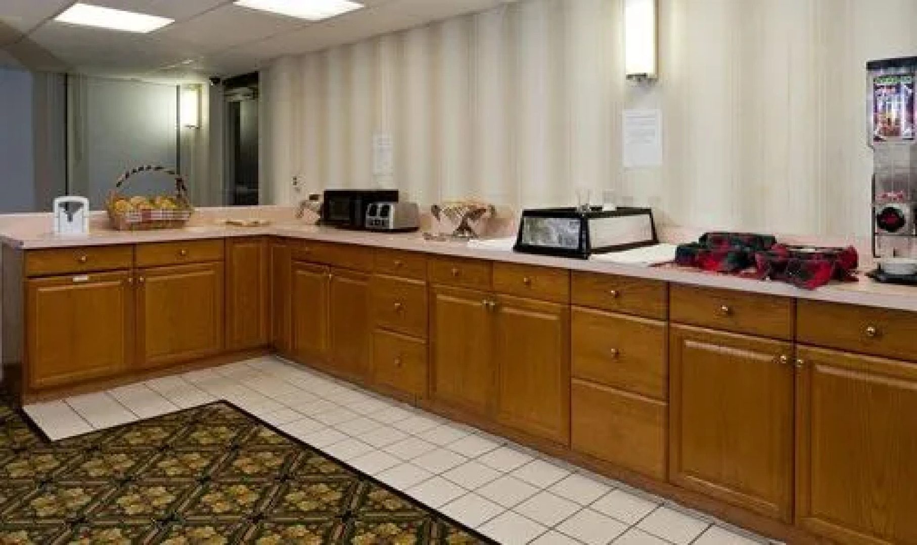 Howard Johnson Inn - Commack