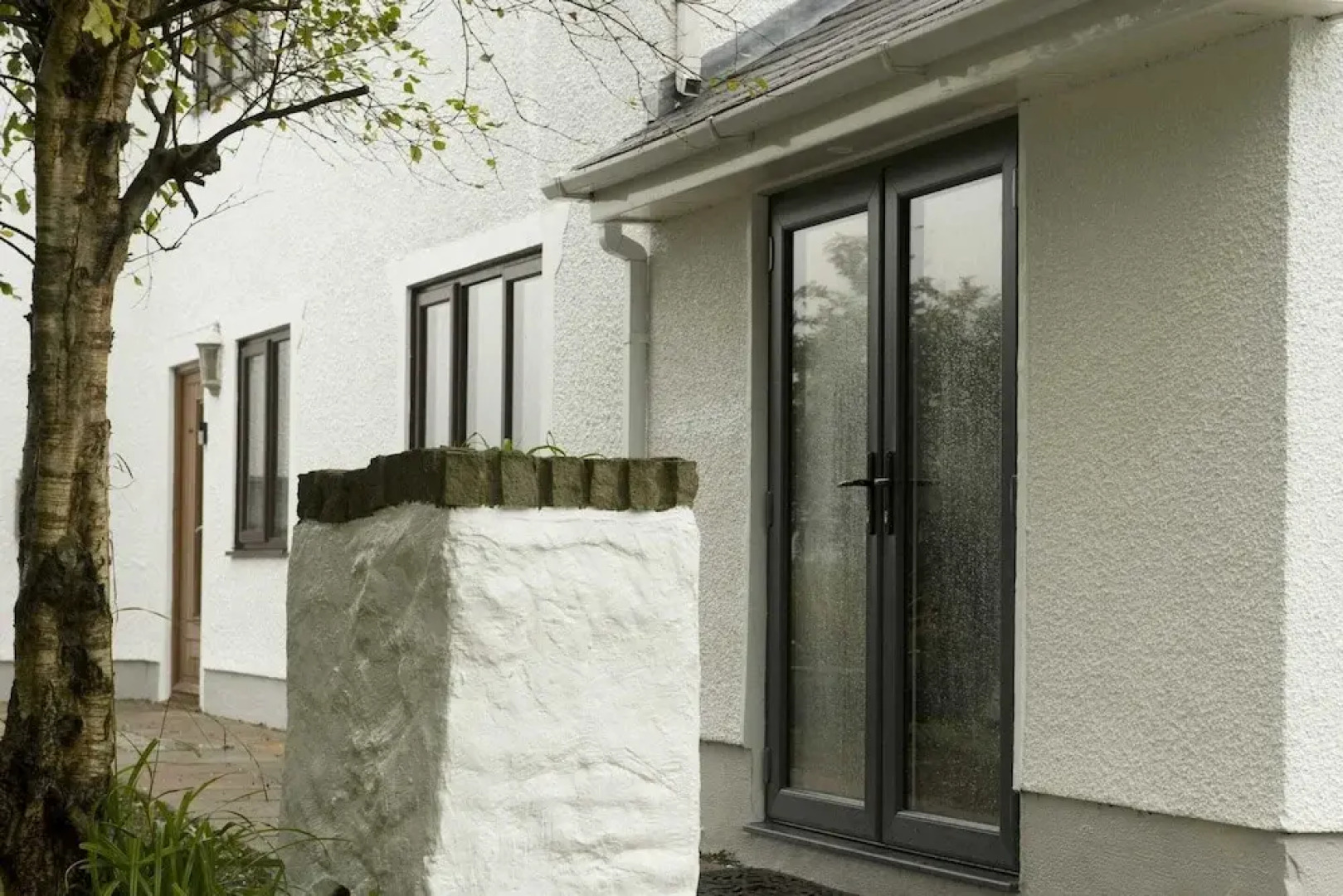 Lovely Mountain View Apartment - Short Drive to Beaches