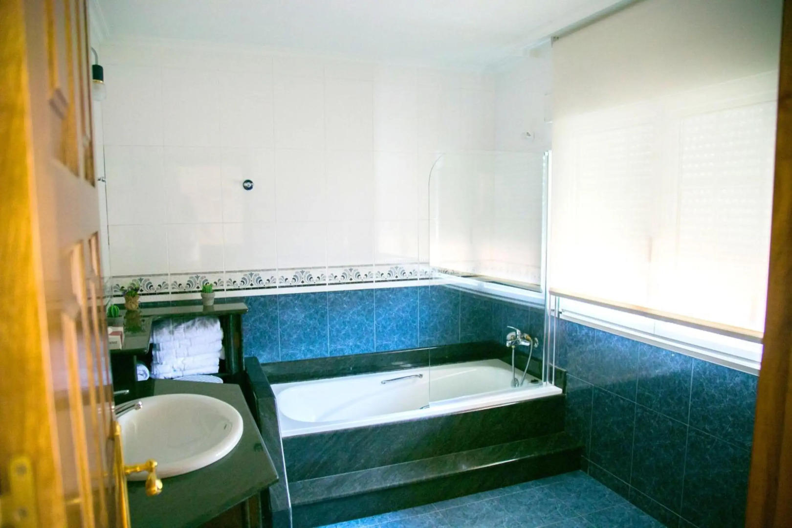 4 bedrooms house with private pool jacuzzi and enclosed garden at Cuntis