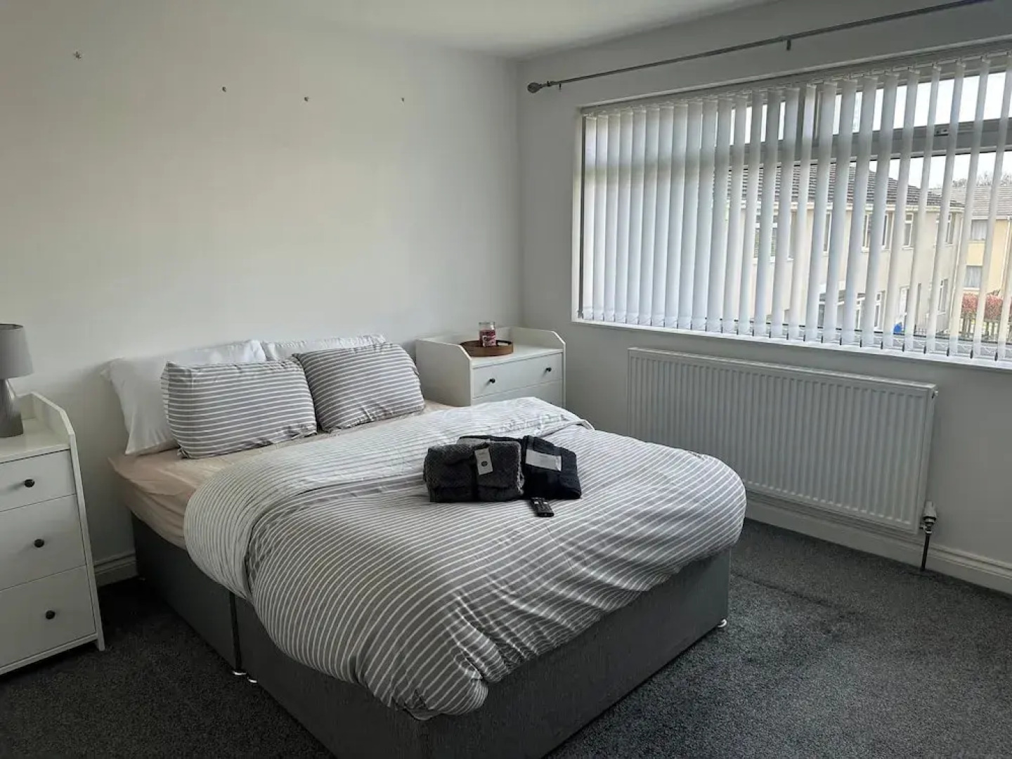 Housesleeps6-freeparking-wifi-contractors-garden