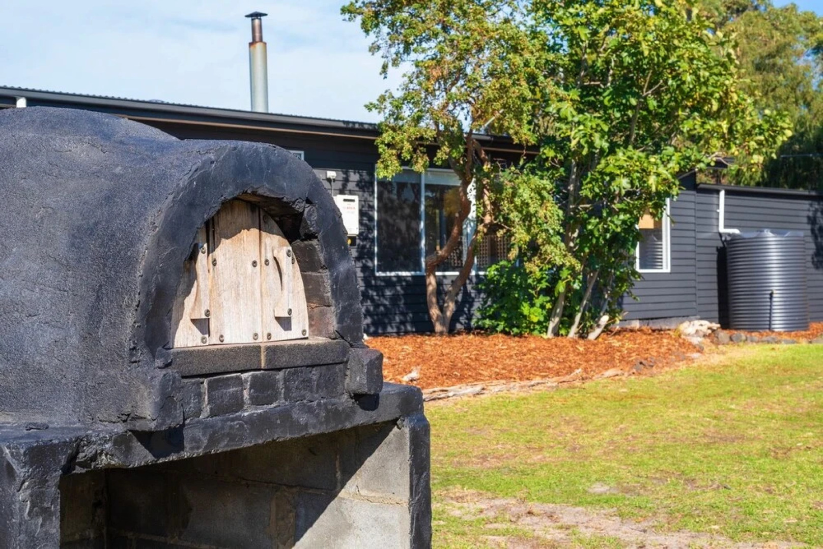 3 Bedroom Entertainer with Bungalow Next To Beach