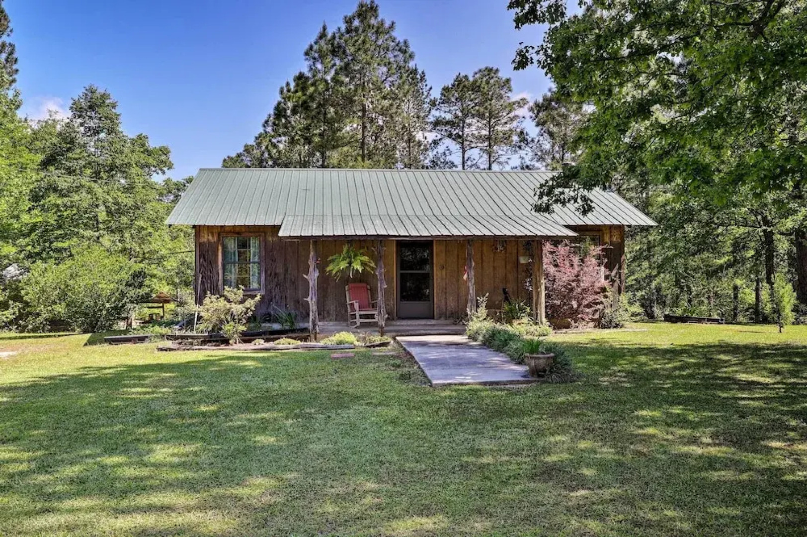 Secluded Cabin w/ Pond ~ 37 Mi to Gulf Coast!