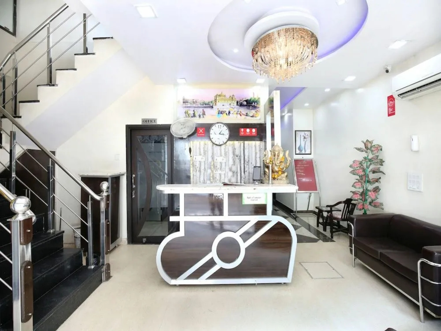 OYO 8766 Hotel DS Regency