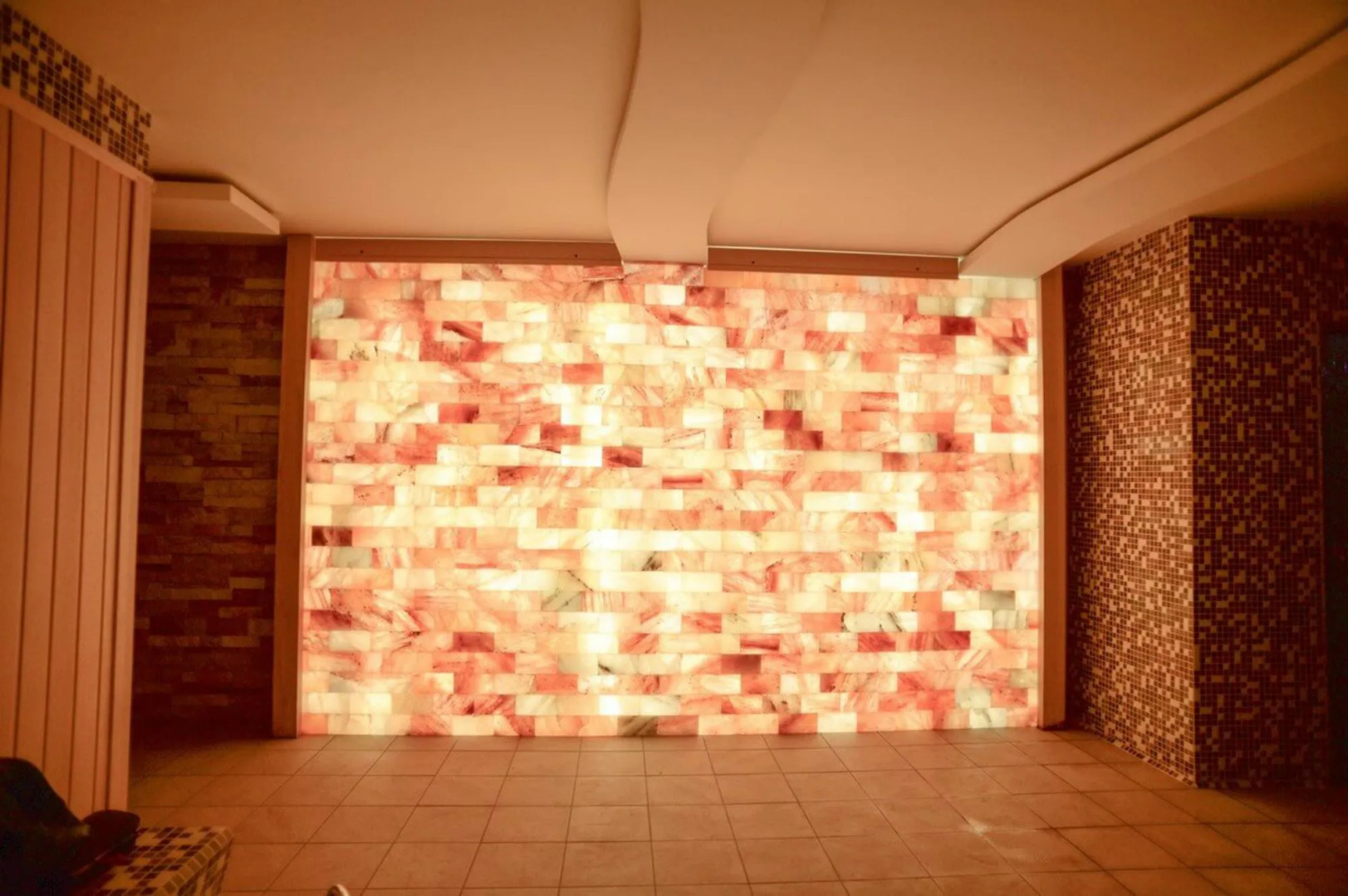 Отель Hollywoodland Wellness & Aquapark