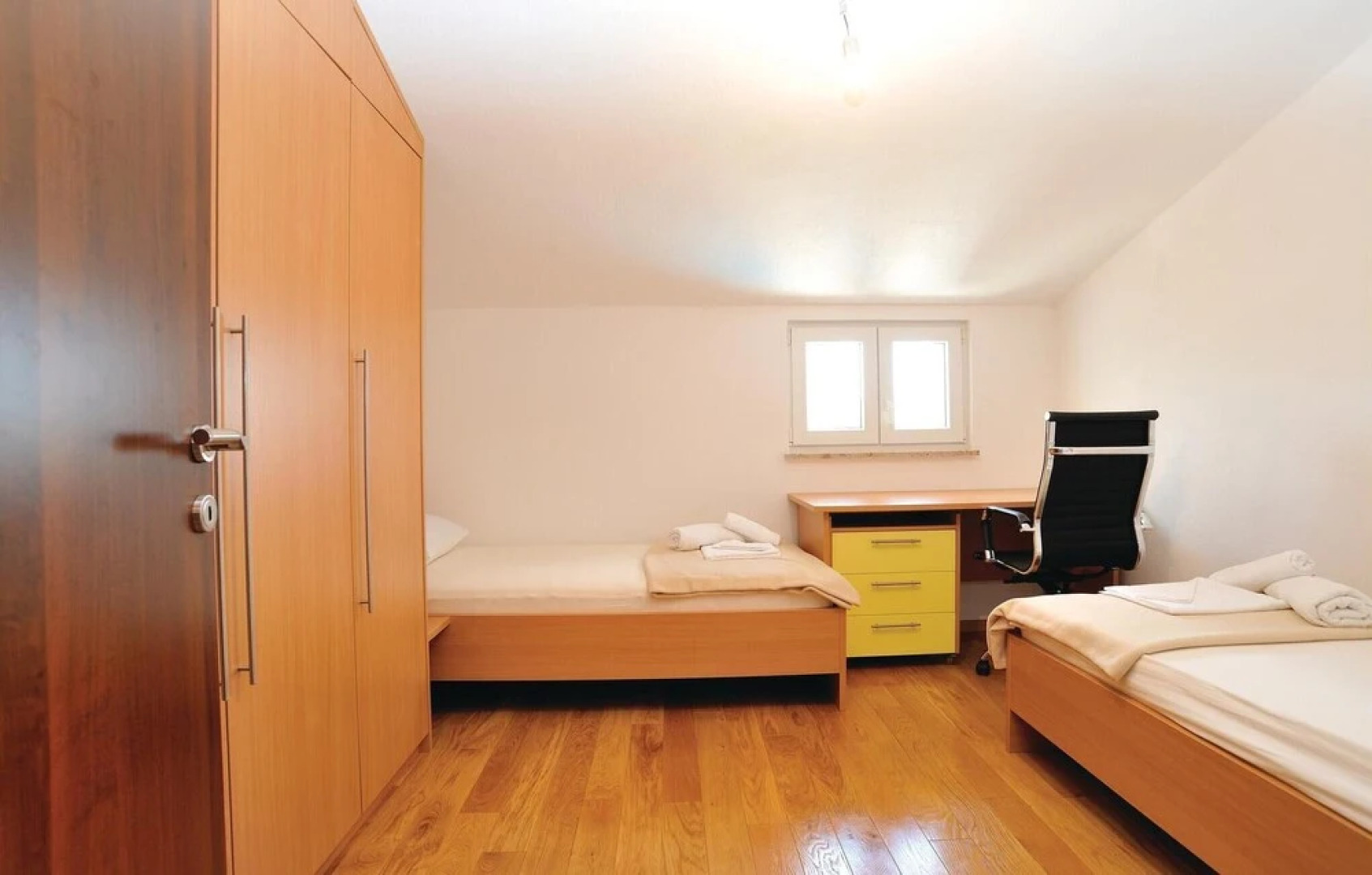 Beautiful Home in Pridraga With Wifi and 5 Bedrooms