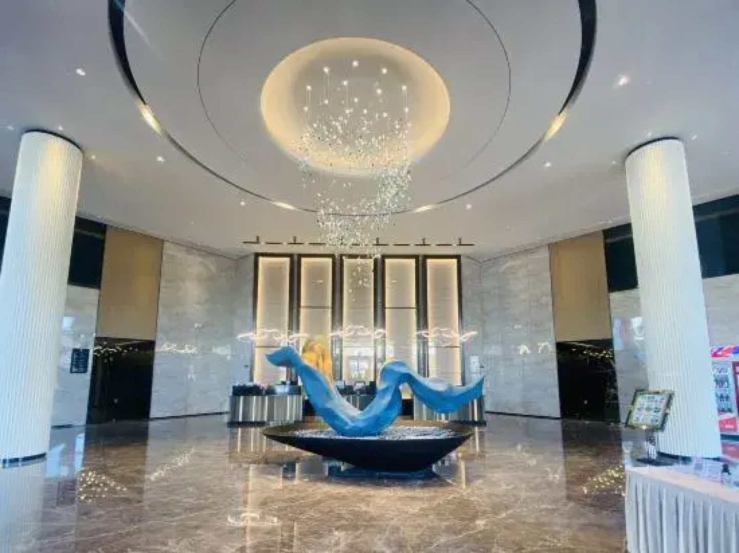 Lingyuan International Hotel