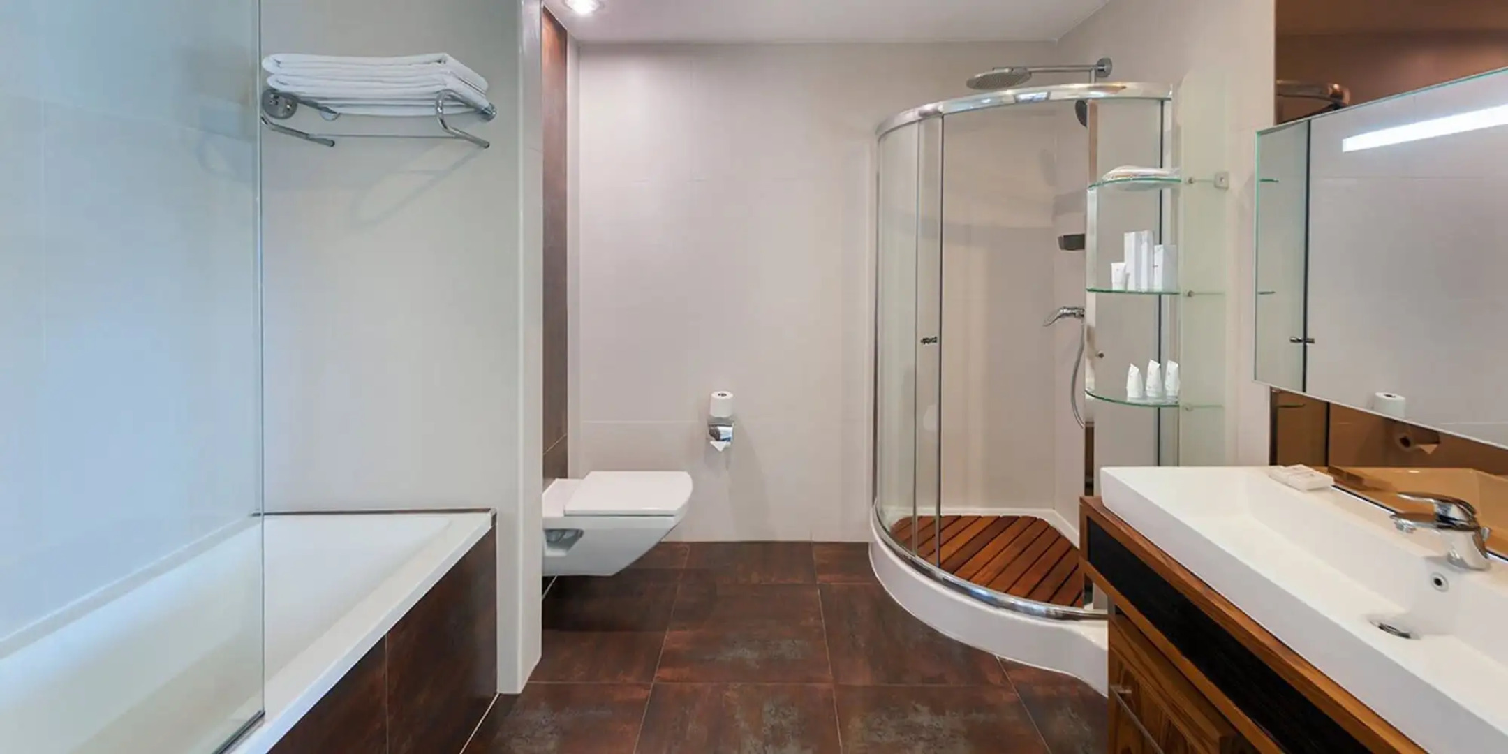 Noah's Ark Deluxe Hotel & Spa