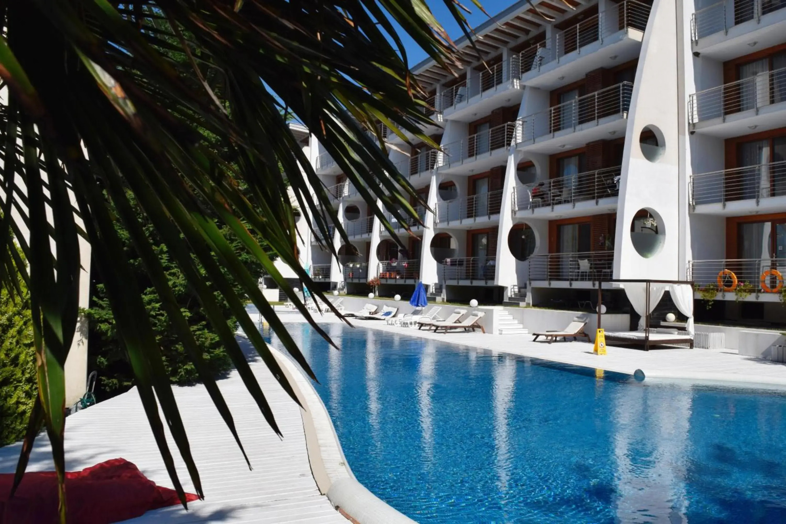 White Sails Apartments