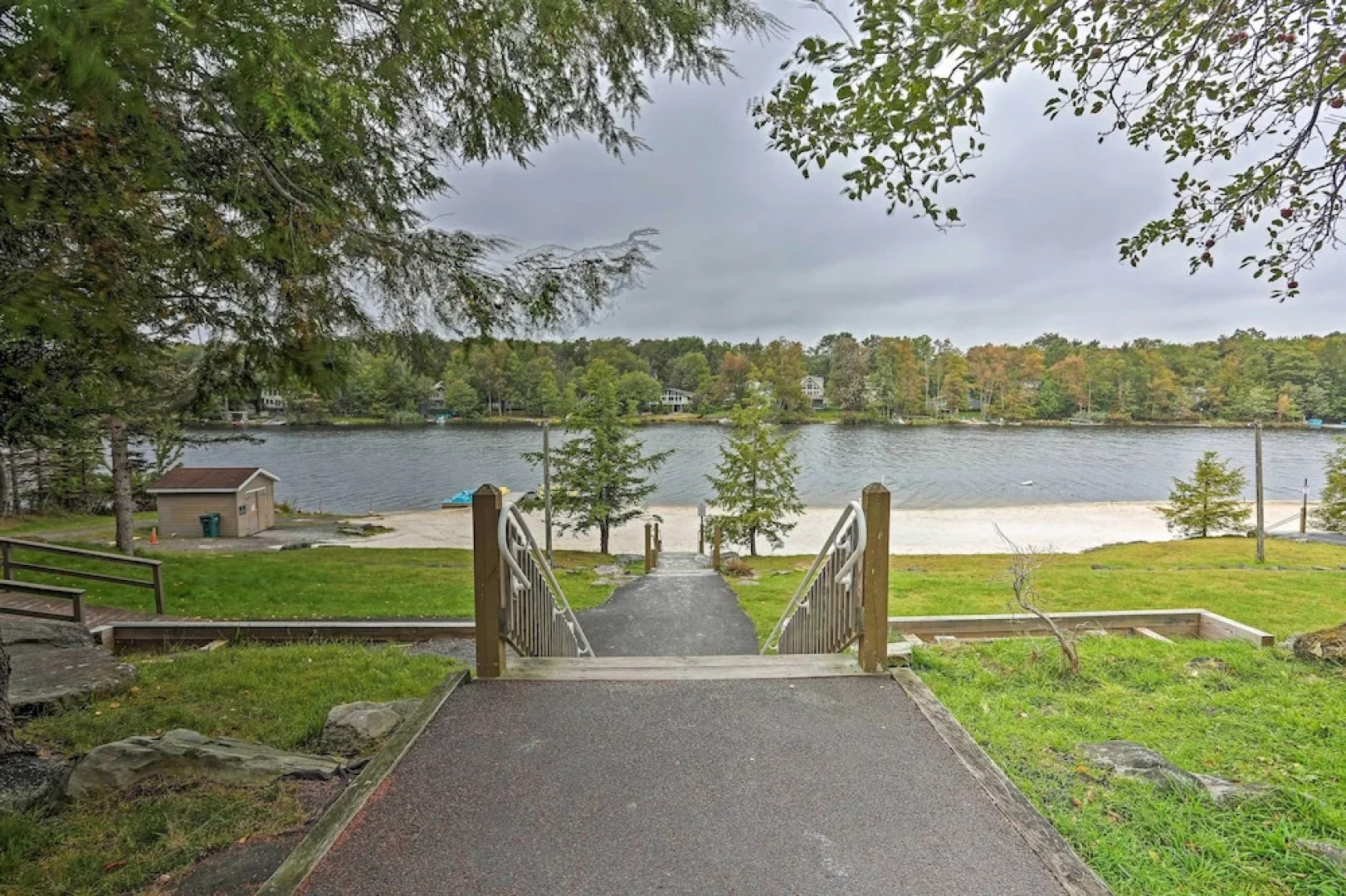 15 Mi to Camelback Ski Resort: Home w/ Deck!