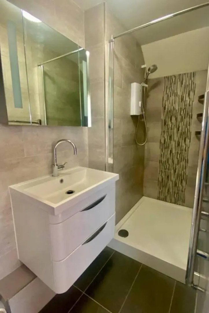 Impeccable 3-bed House in Thames Ditton