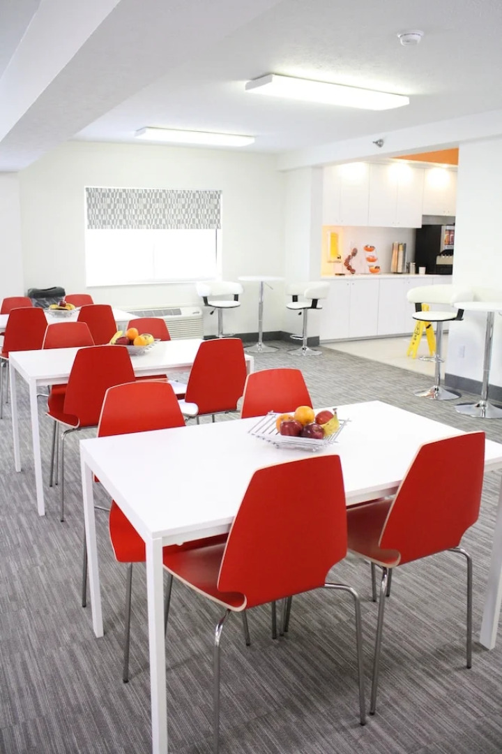 Schoenbrunn Inn & Suites