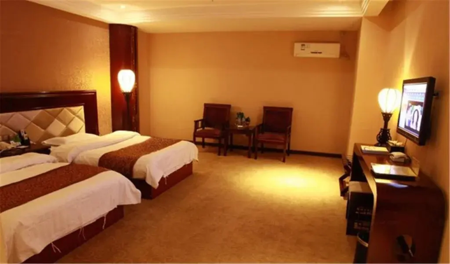 Zhang Ye Post and Telecommunications Hotel