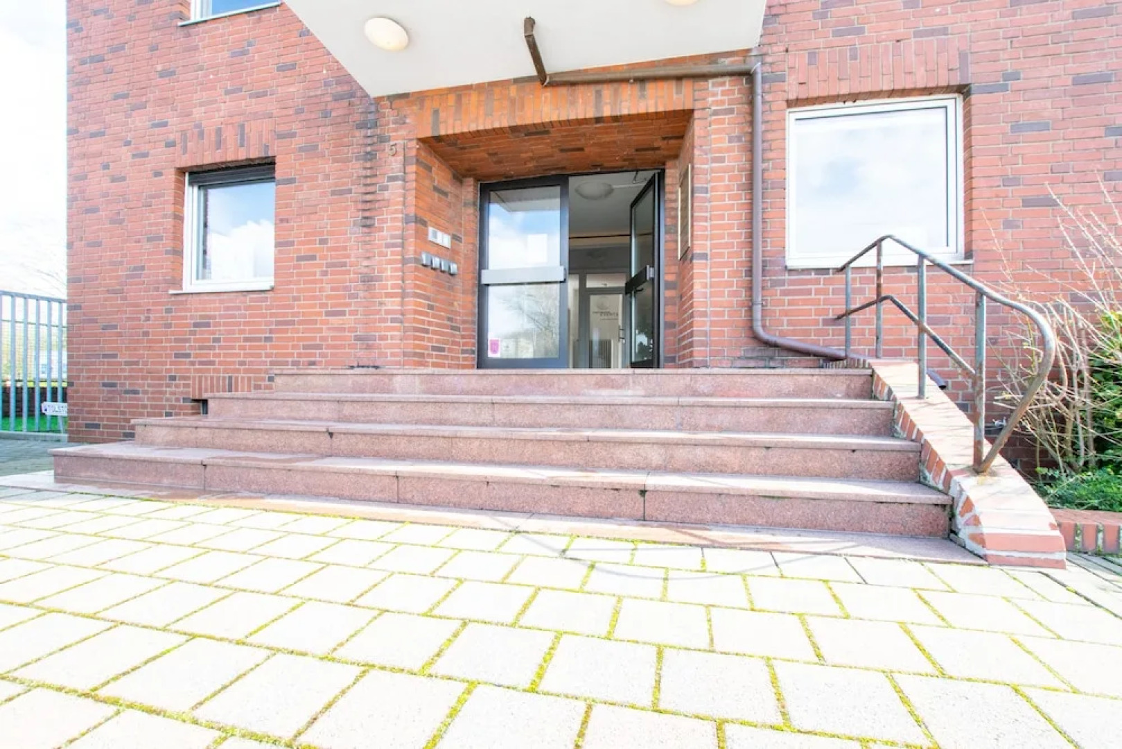 Tolstov-Hotels Airport 3 Room City Apt.