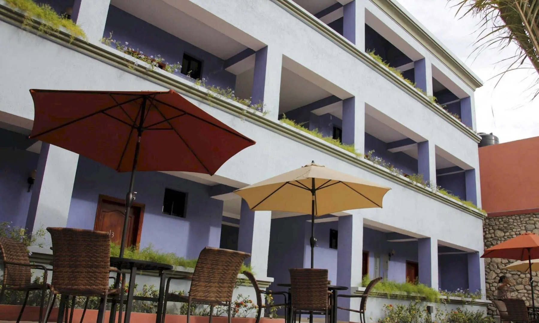 Le Monte Cristo Hotel & Suites