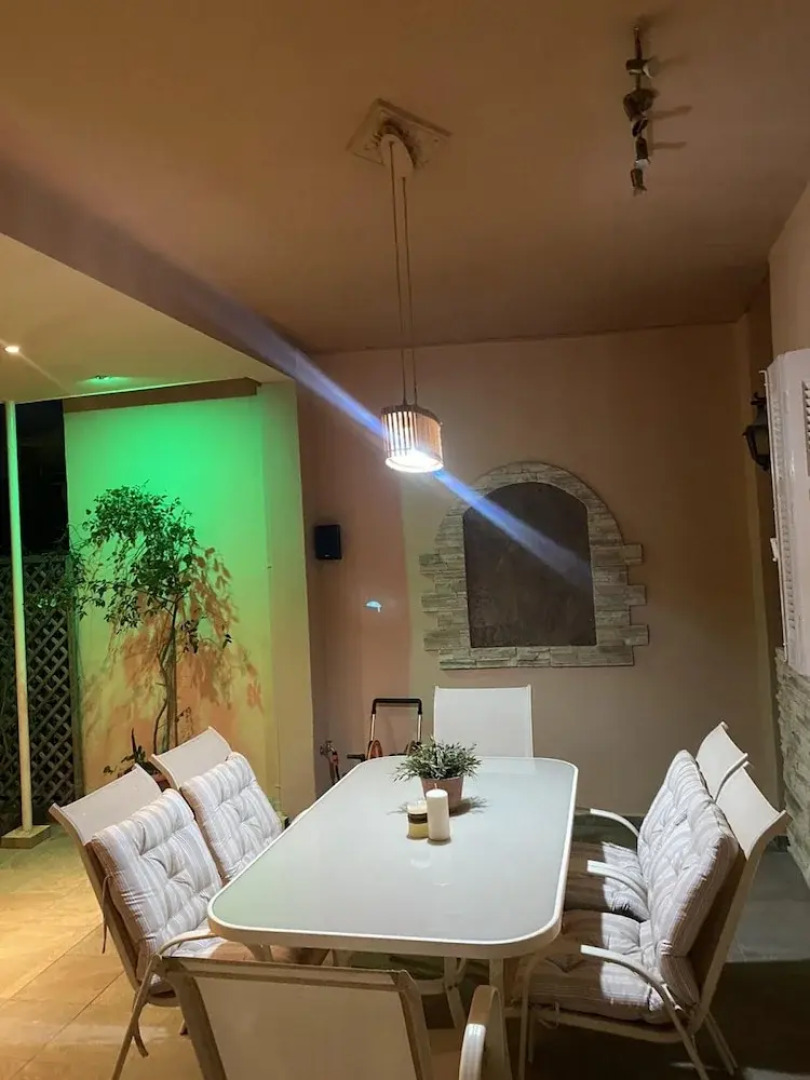 Oasis Garden Apartment