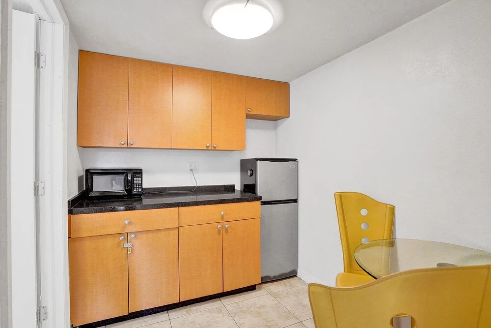 Gorgeous Apartment walking distance to Beach!!