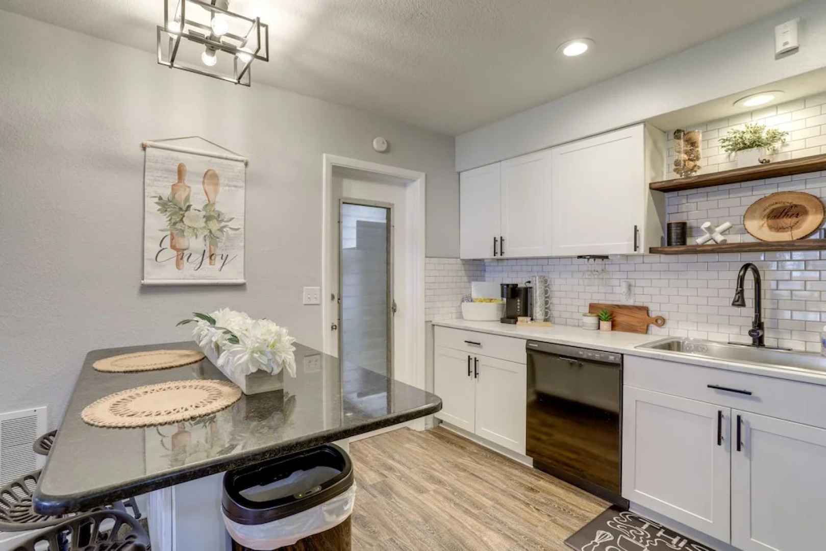 Pet-friendly Largo Escape w/ Fire Pit!