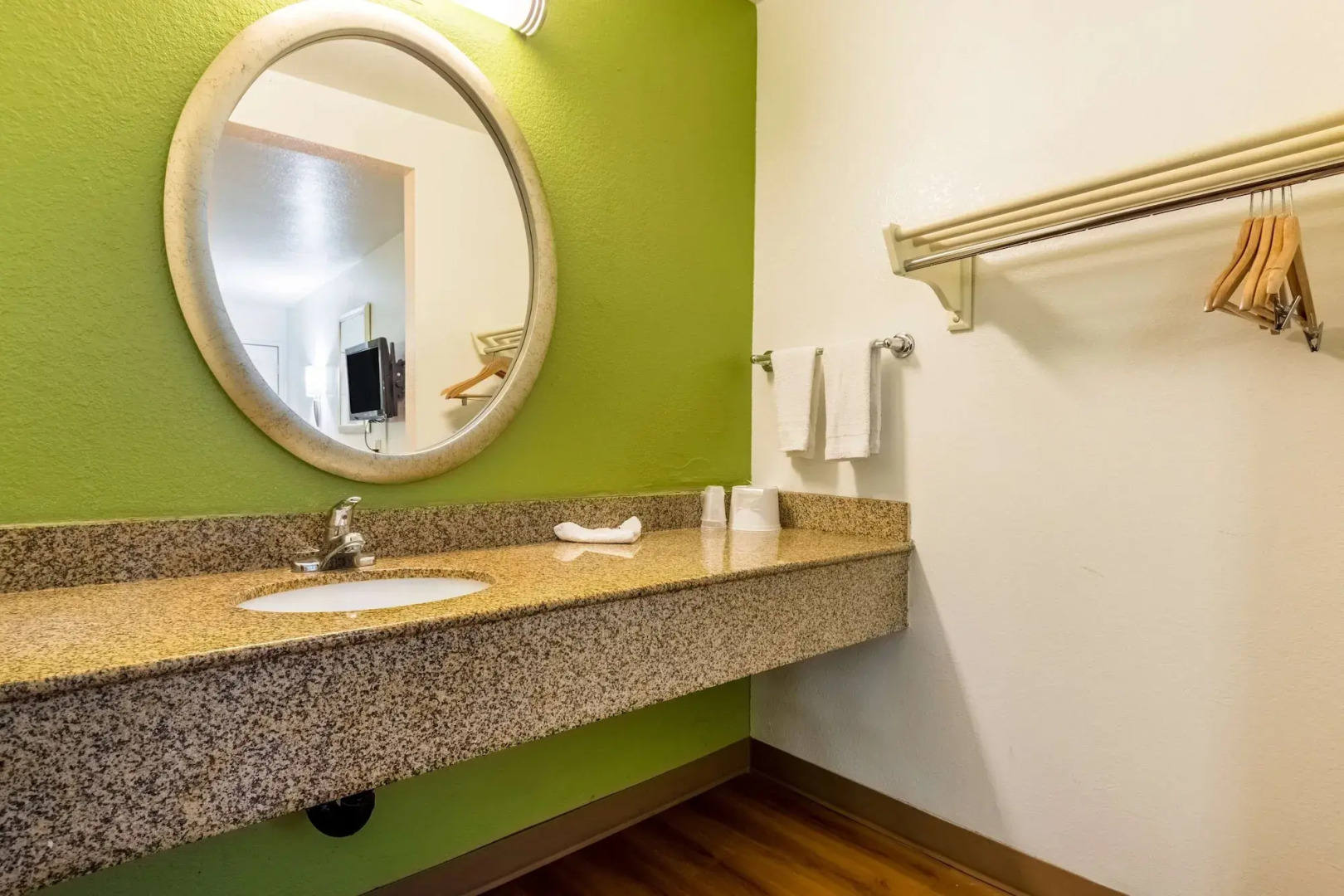 Motel 6 Buttonwillow, CA Central