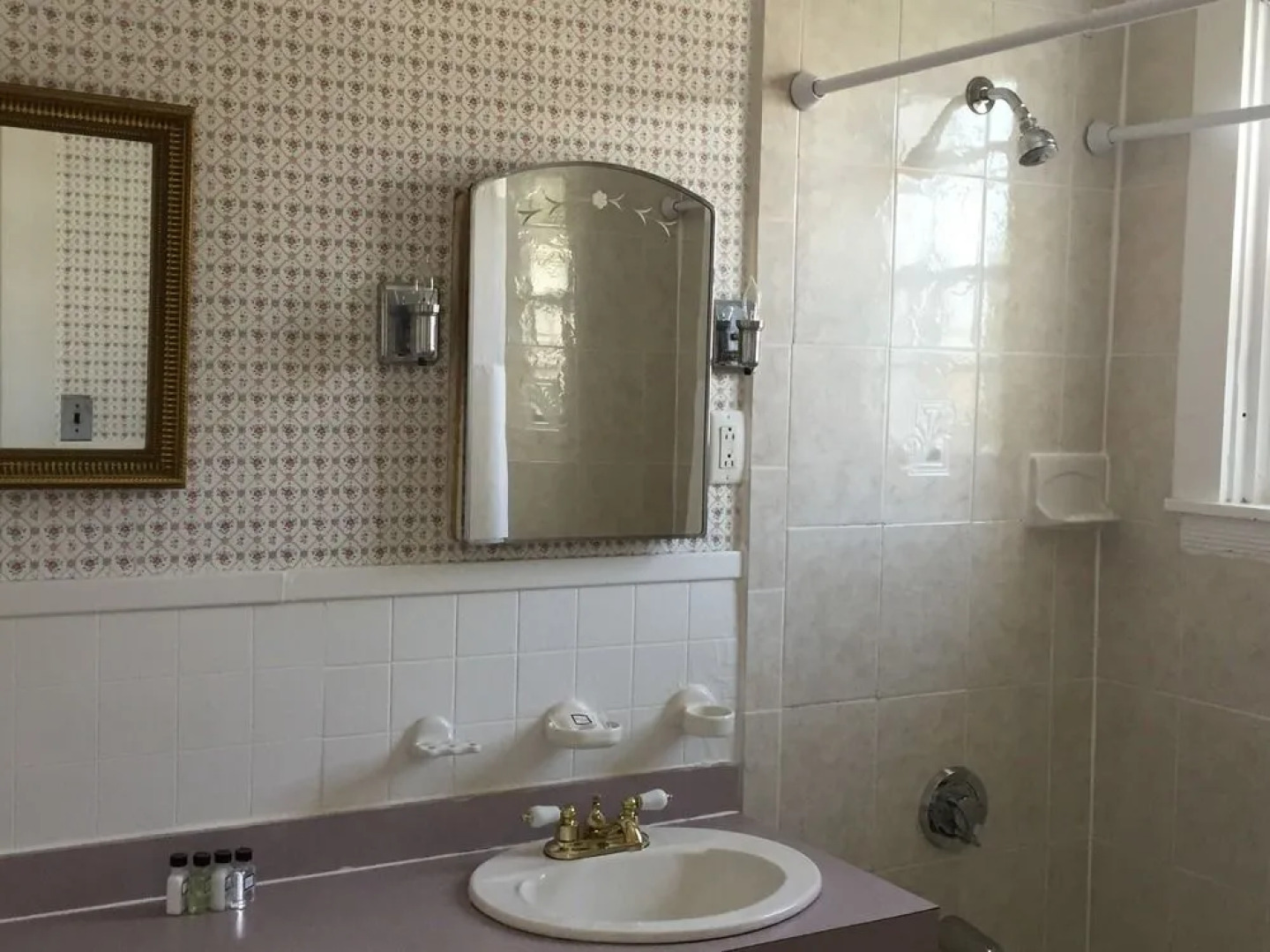 Marginal Way House Hotel