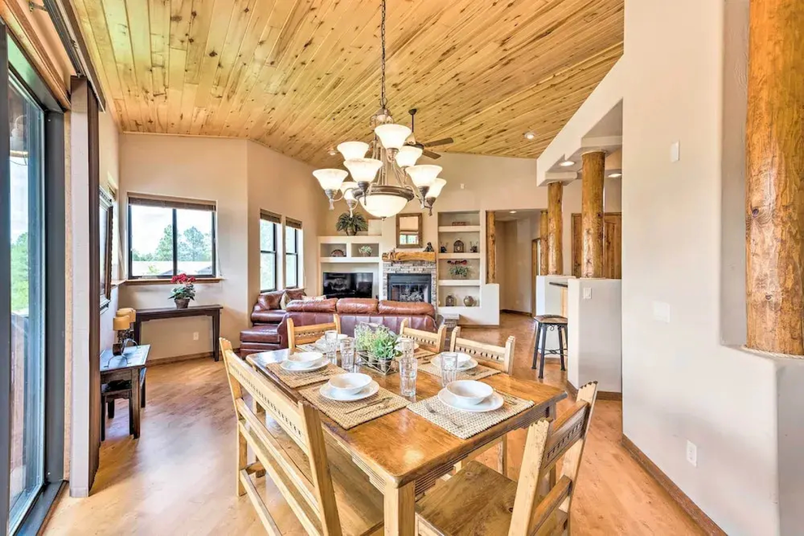 Unwind Fireside: Dog-friendly Show Low Townhome!