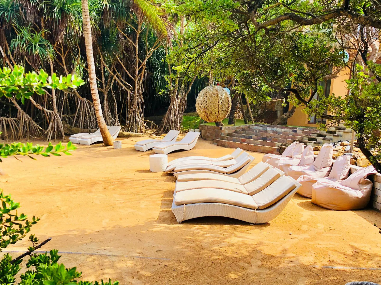 Thaproban Pavilion Waves Unawatuna