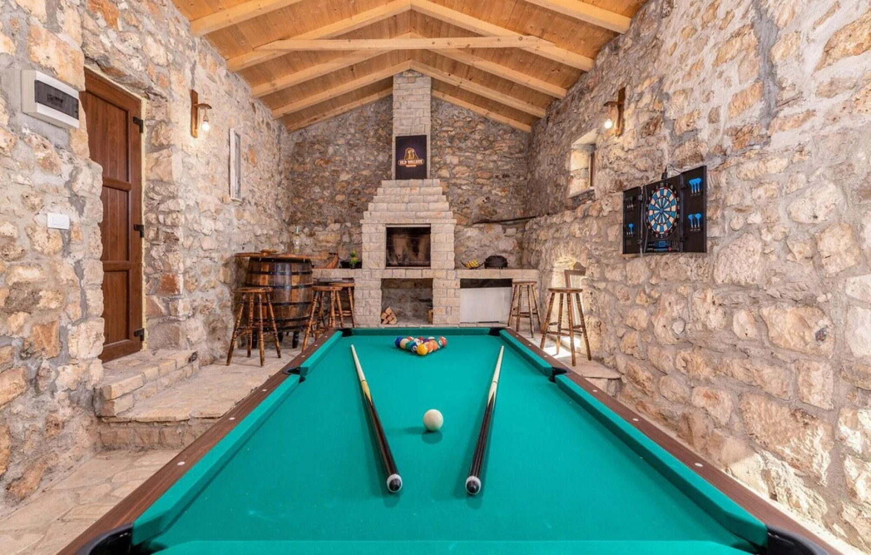 Beautiful Home in Koromacno With Wifi, Heated Swimming Pool and 6 Bedrooms