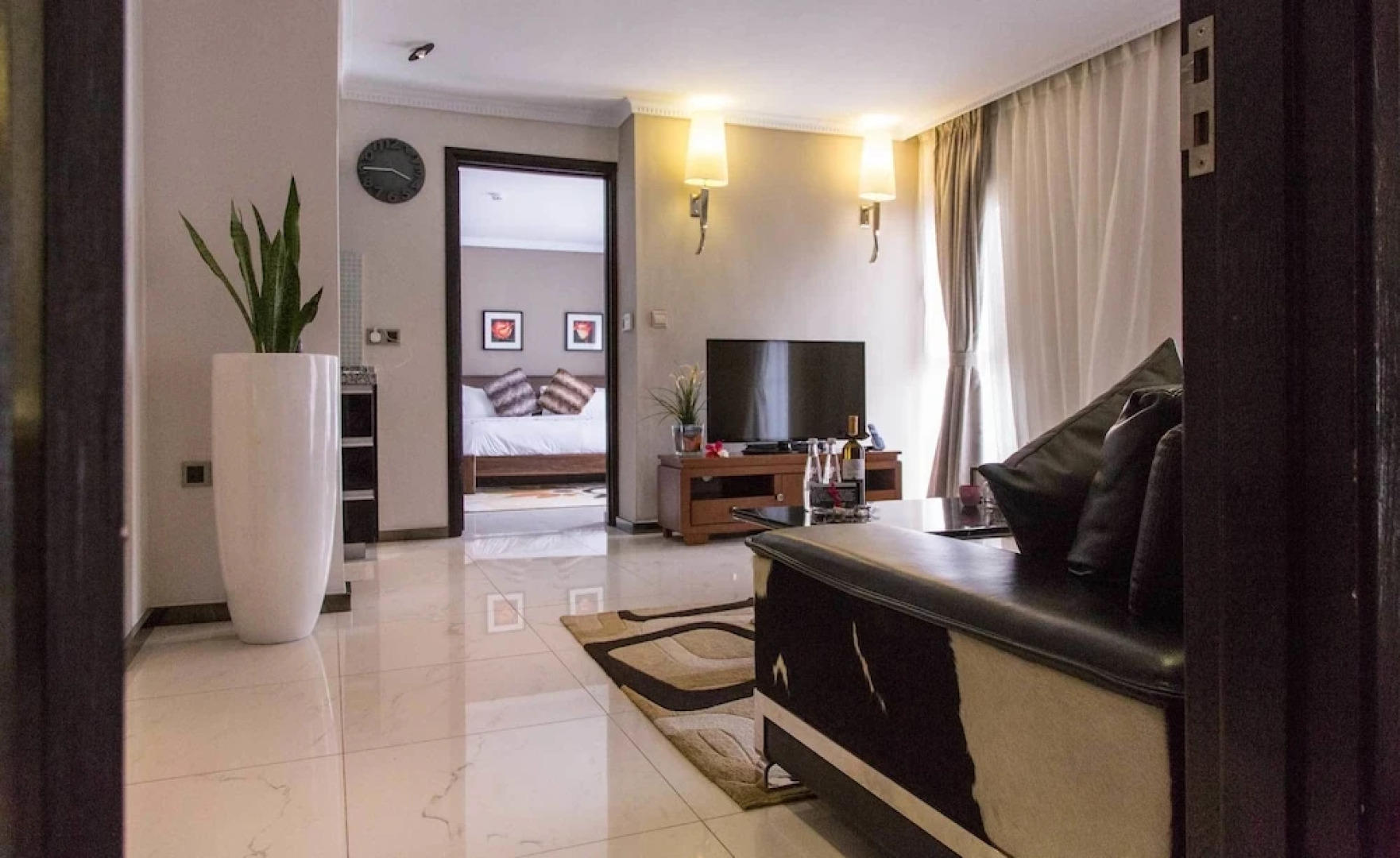 Red Mango Apartment Hotel