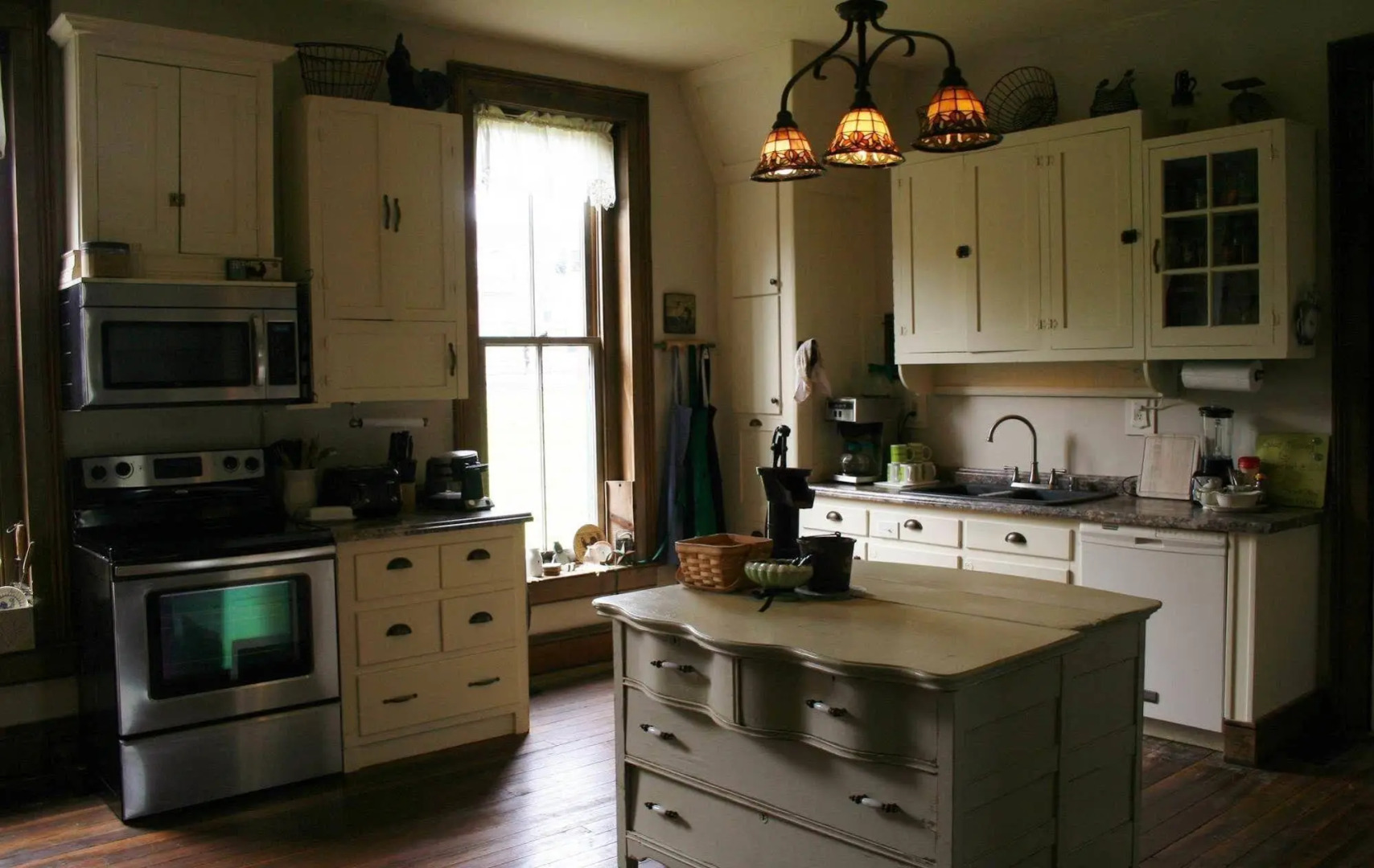 Main Street Bed & Breakfast Established in 1810