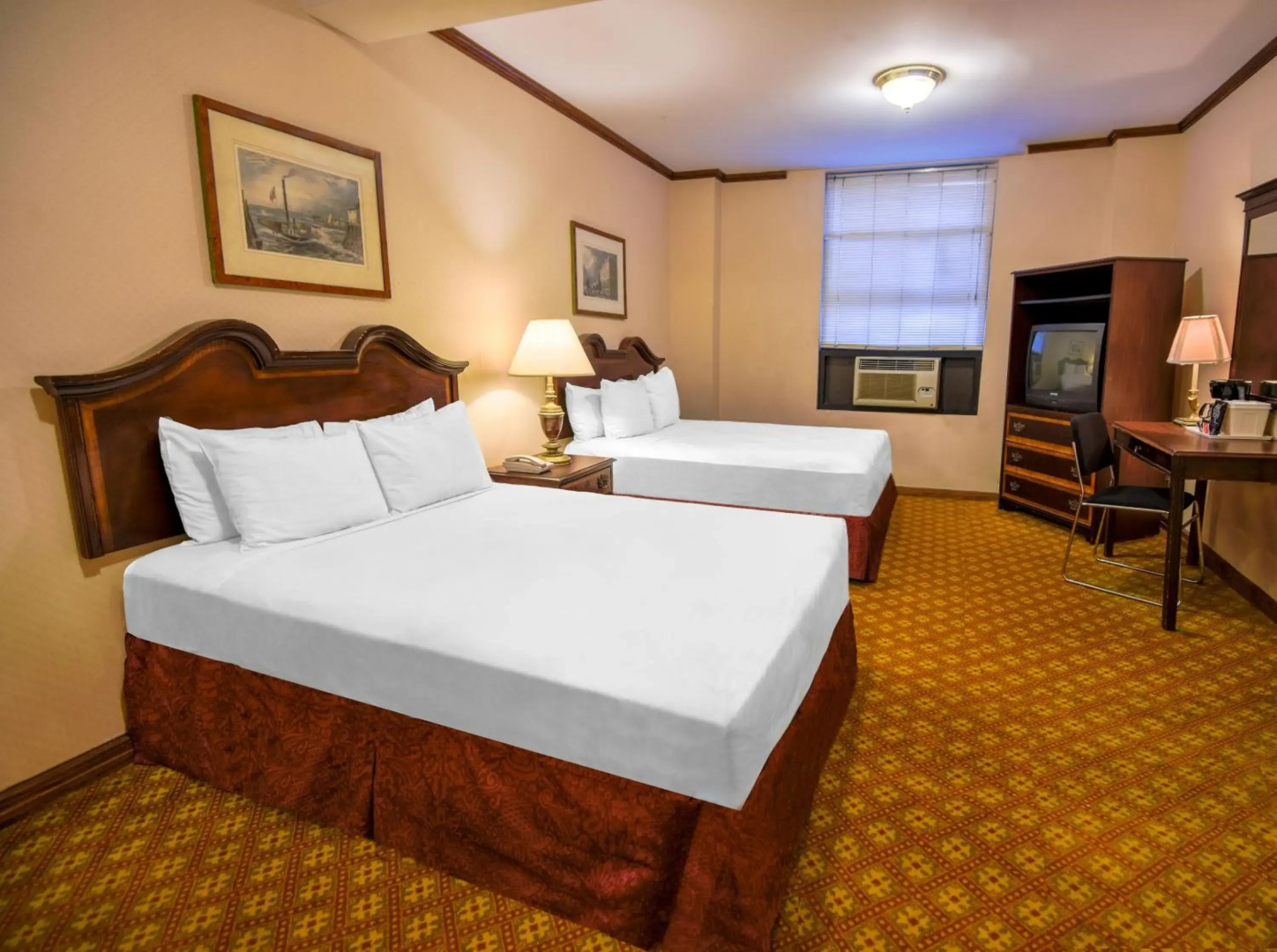 Night Hotel Broadway