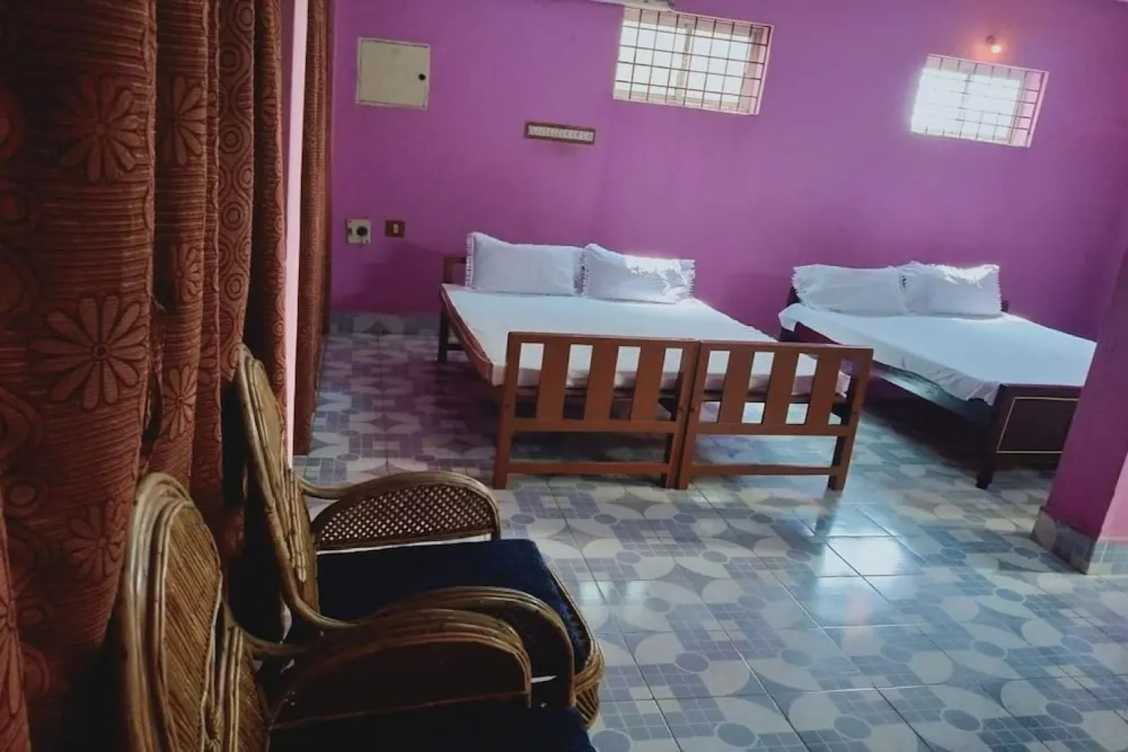 Parisha Residency - Temple Side Hotel