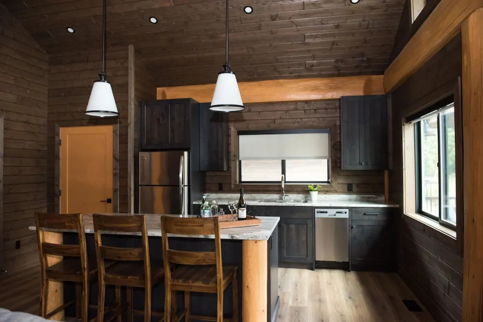 Rowena's Inn On The River