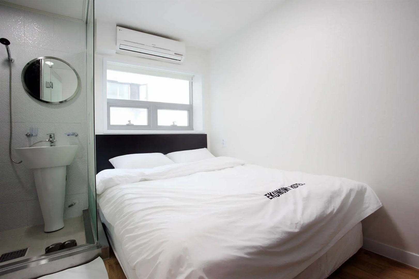 Ekonomy Hotel Myeongdong Central