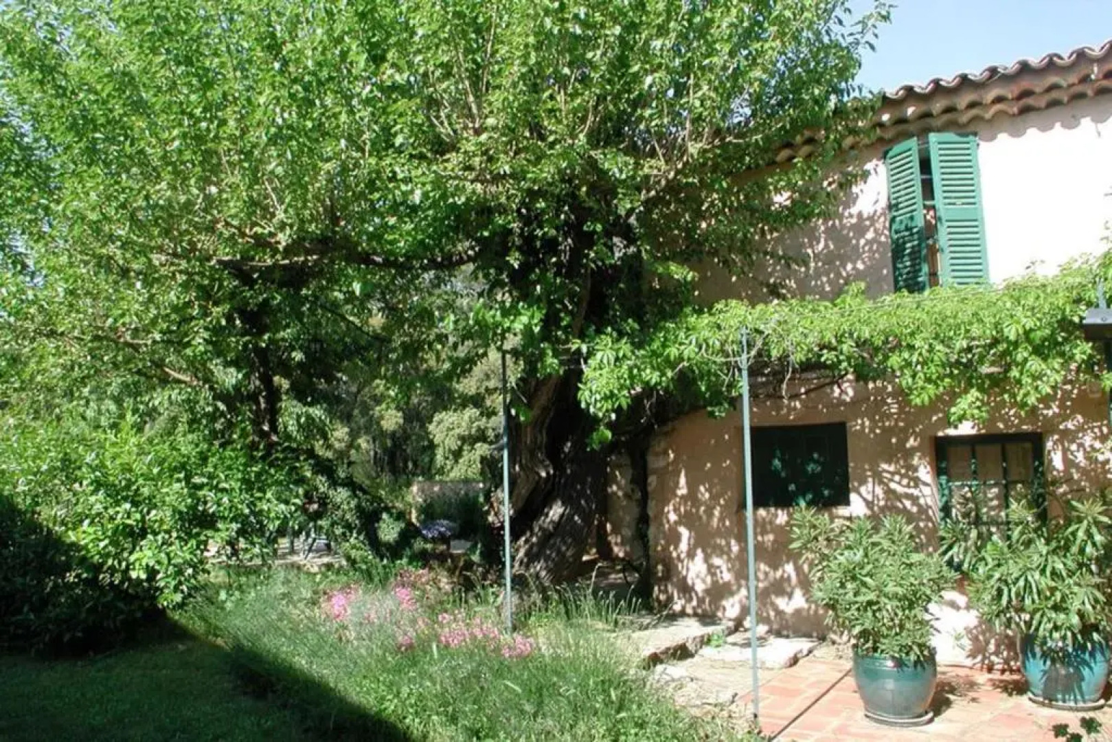 Les Messugues, Mas in Provence with shared pool, nature, calm, space