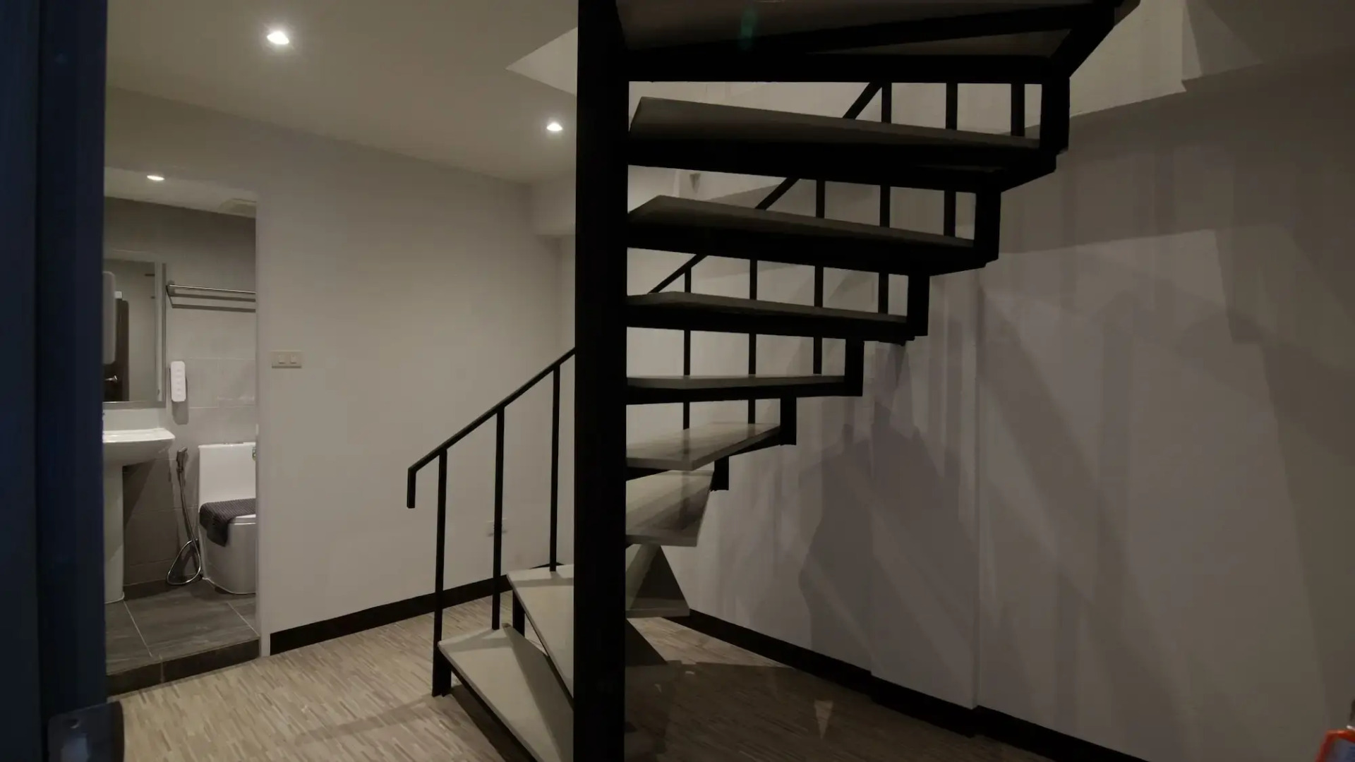 Sleep With Me Too Bangkok- BTS Phra Khanong