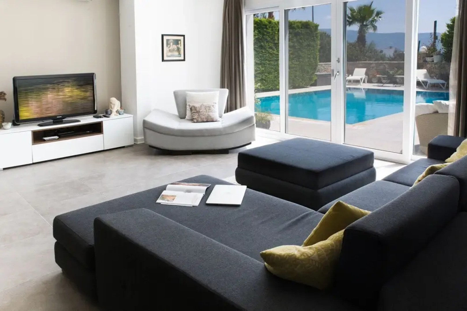 Important Group Villa Olivia