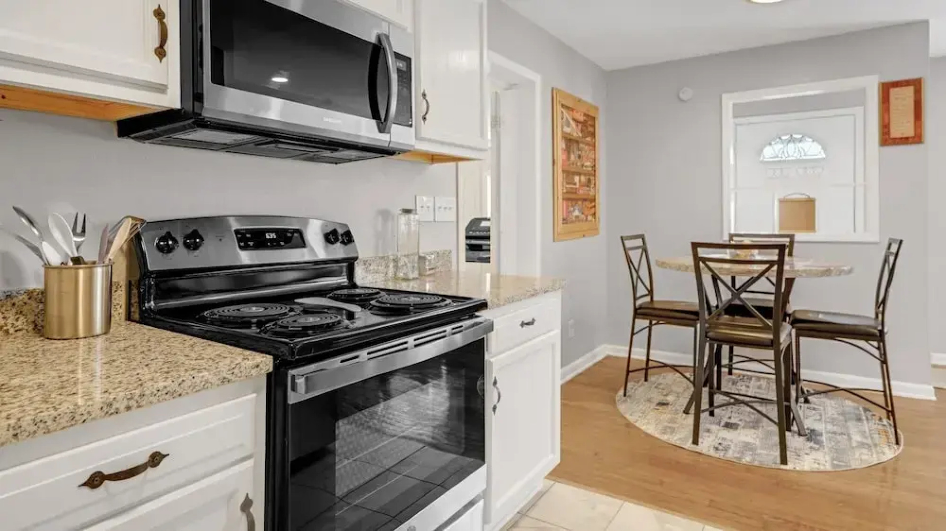 Spacious 3 Bedroom Home With Full Kitchen - Minutes From ATL Airport! 3 Home by Redawning