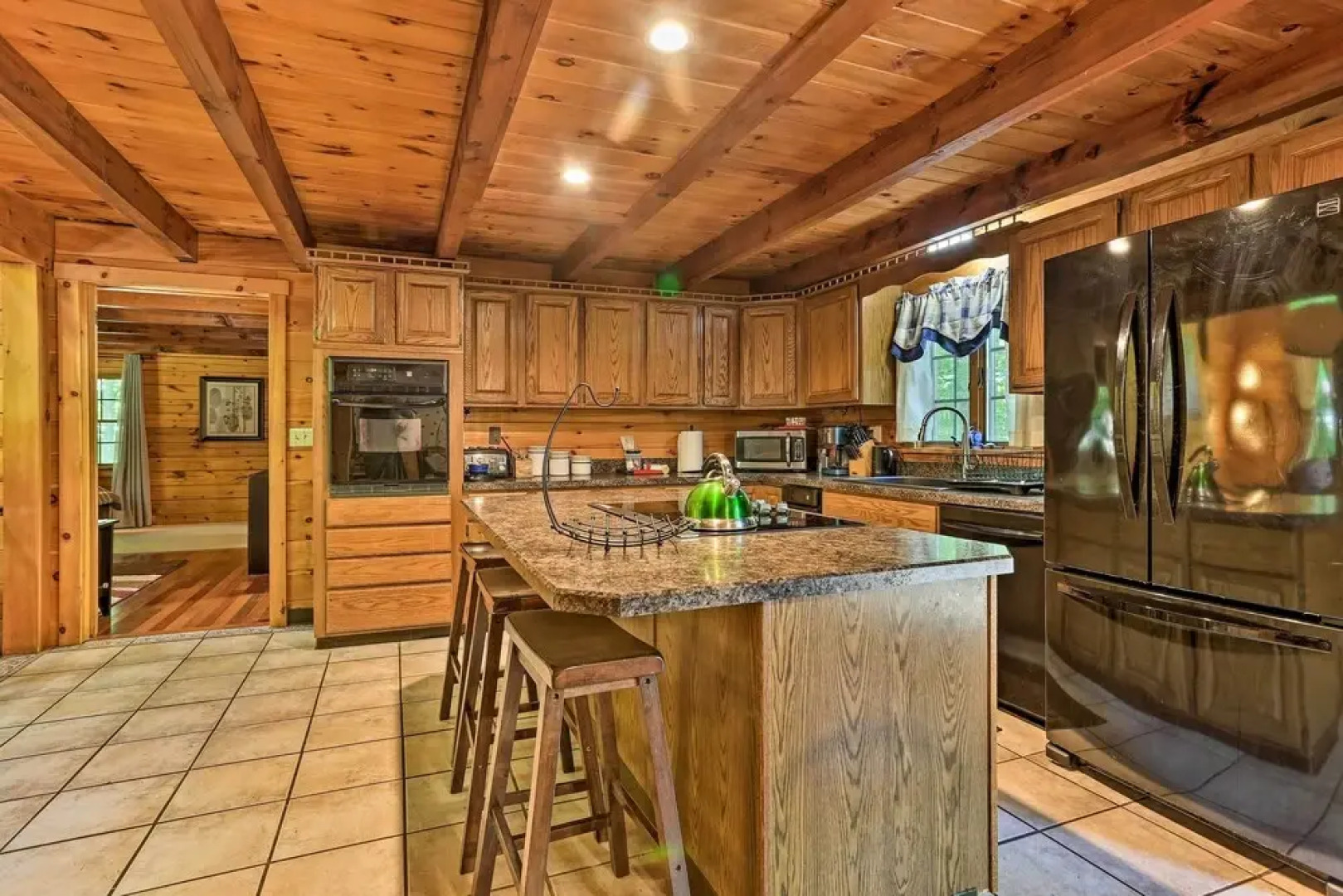 Spacious Cabin, 1 Block to Locust Lake Beach!