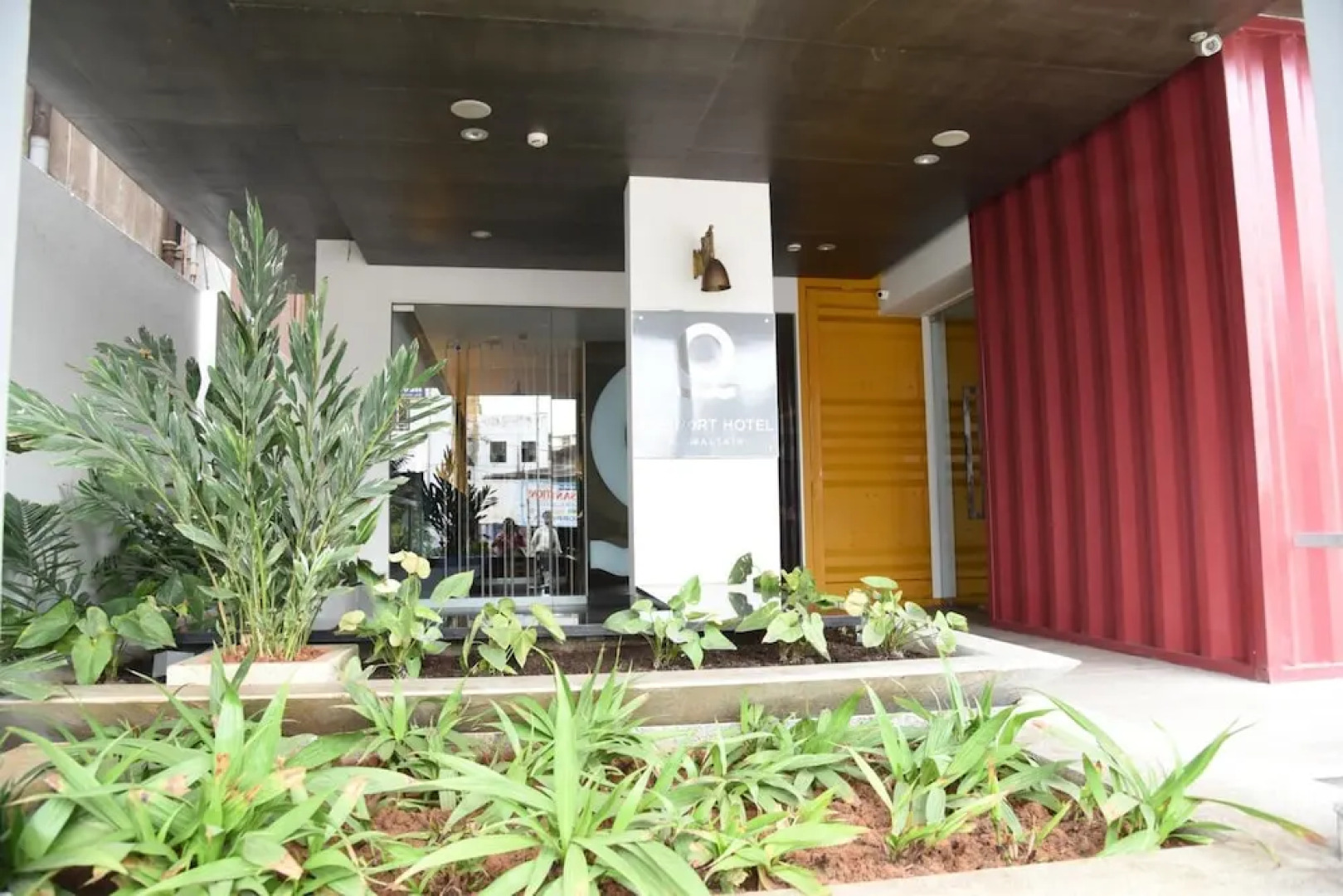 OYO 1447 The Port Hotel