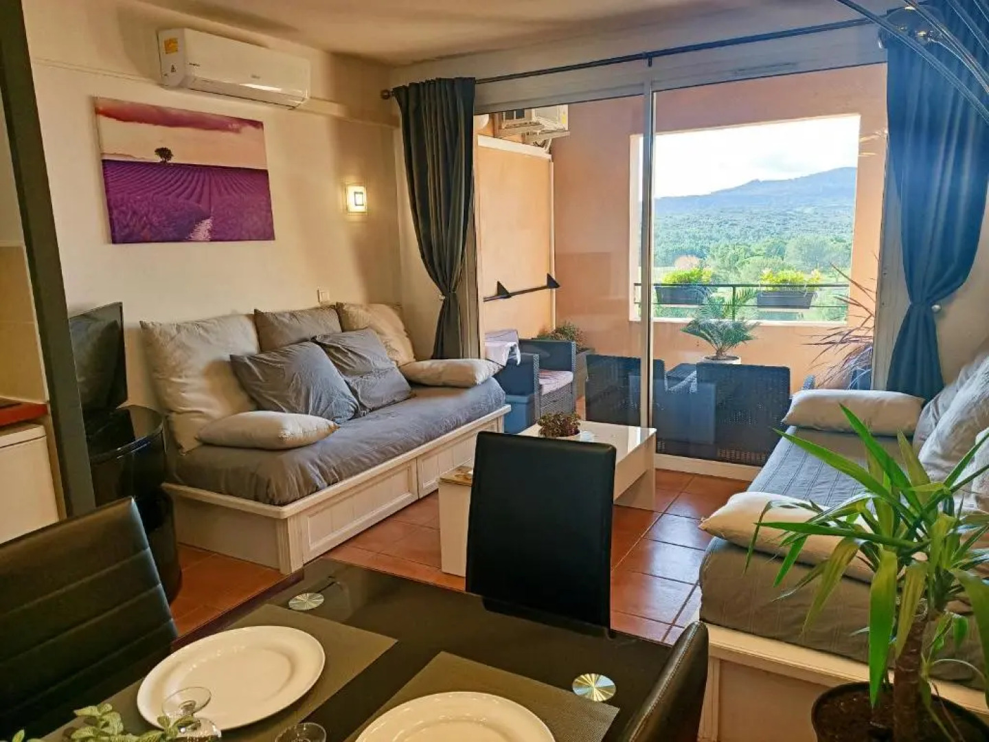 Charmant T2 climatisé avec belle vue , Golf de Pont-Royal