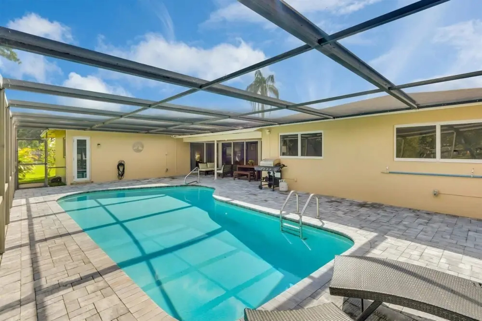 Watersedge - Private & Sanitized, Self Check-in. Perfect for Social Distancing & Working From Home. Private Pool, Pet Friendly. Super-host Support