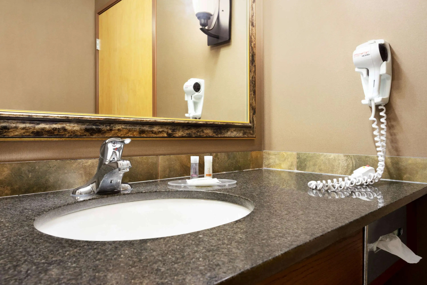 Days Inn & Suites by Wyndham Strathmore