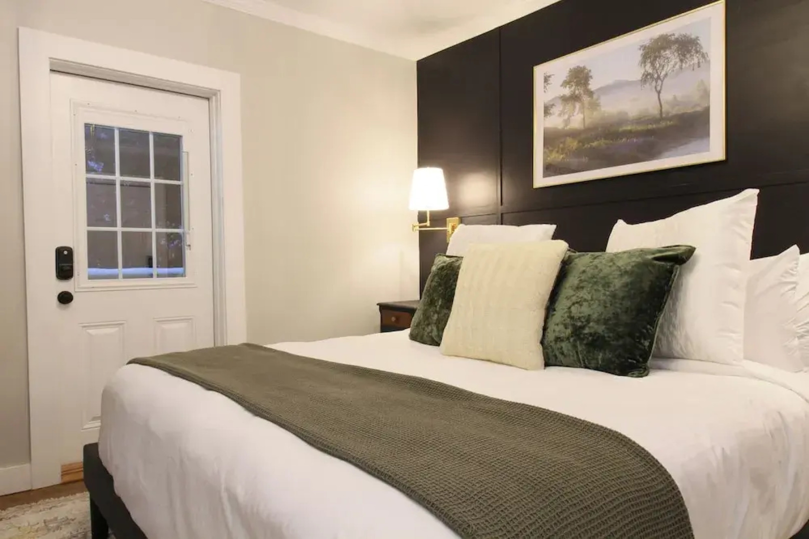 The Aurora Inn & Cottages