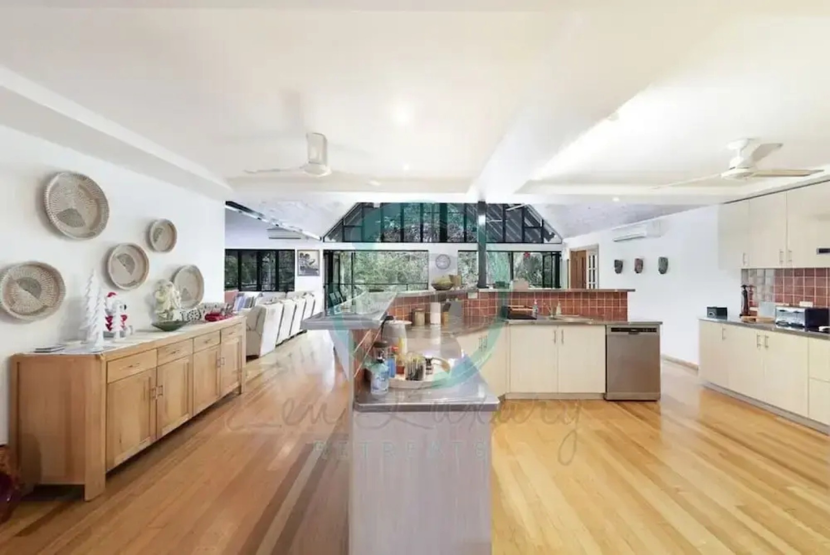 ZENLUX - 3-Story Corporate Golf Retreat