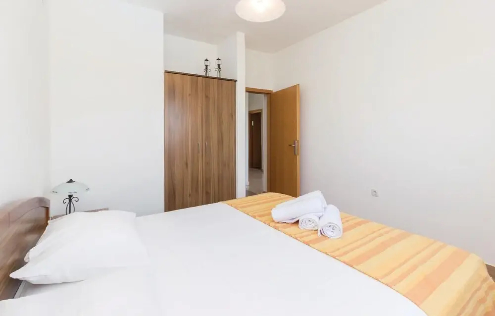 Amazing Home in Pasman With Wifi and 8 Bedrooms