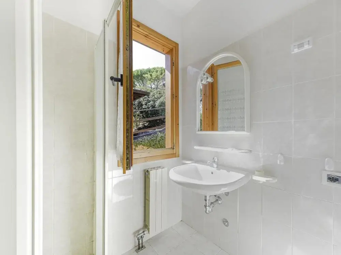 Quaint Bungalow With Covered Terrace Near the Sea