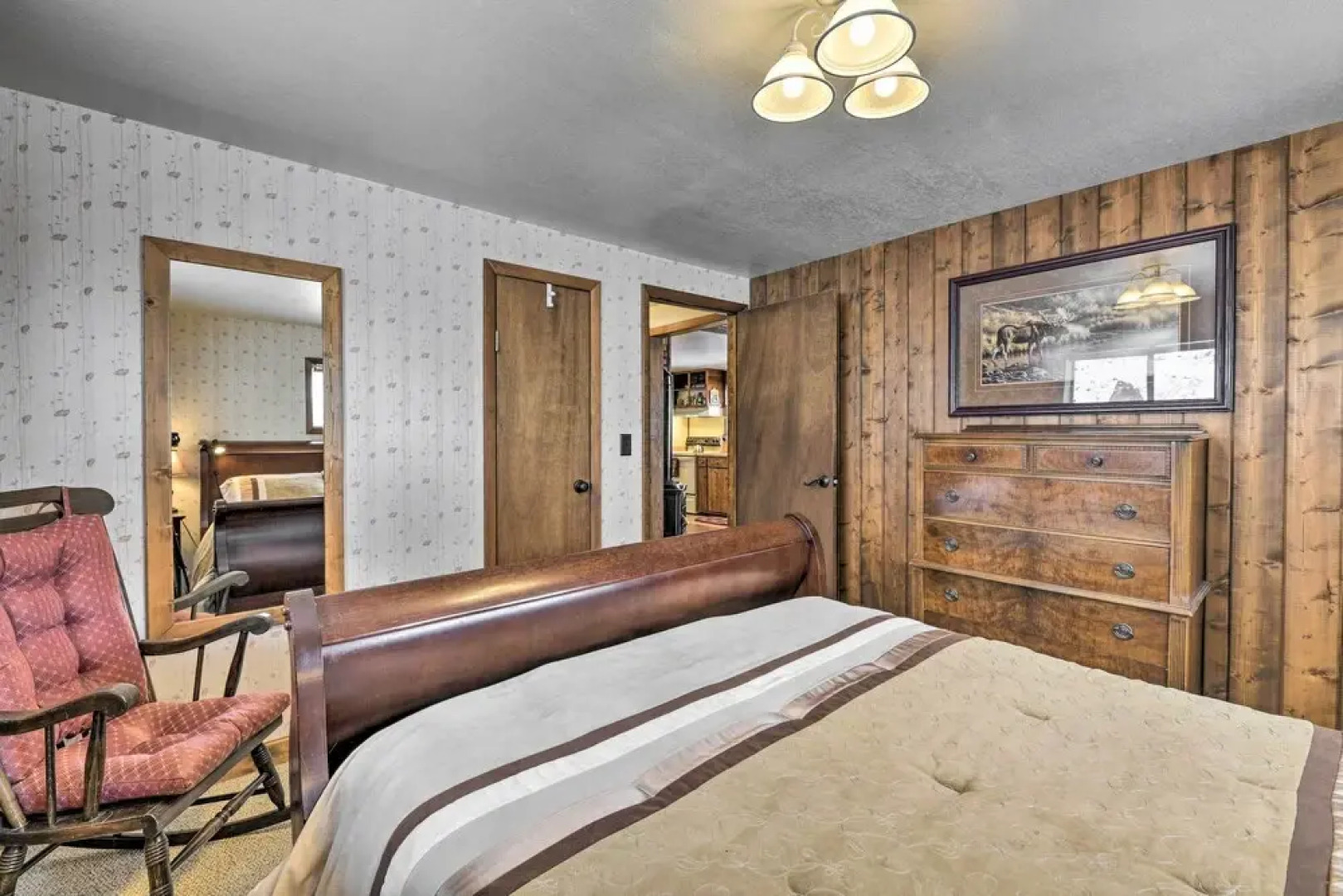 Cozy Log Cabin Escape In the Heart of Creede!